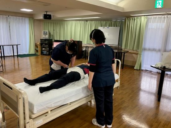 【看護部インタビュー】オムツ交換のスペシャリストを目指して！